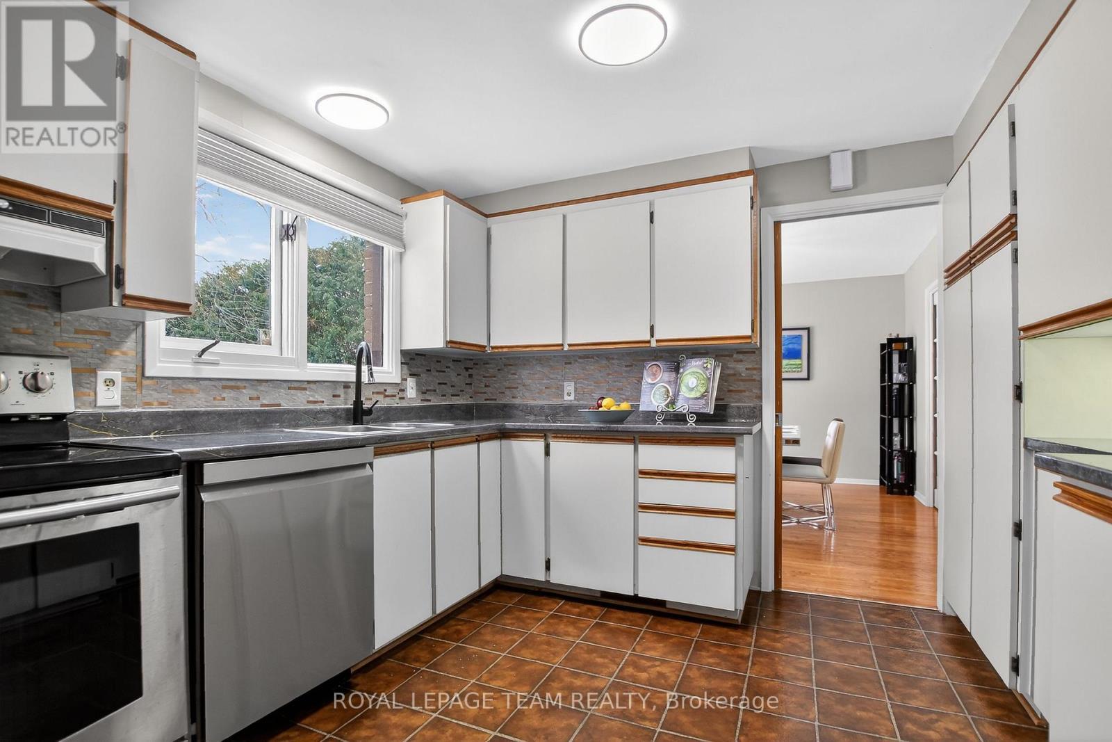 18 Pentland Crescent, Ottawa, Ontario  K2K 1V5 - Photo 14 - X12797618