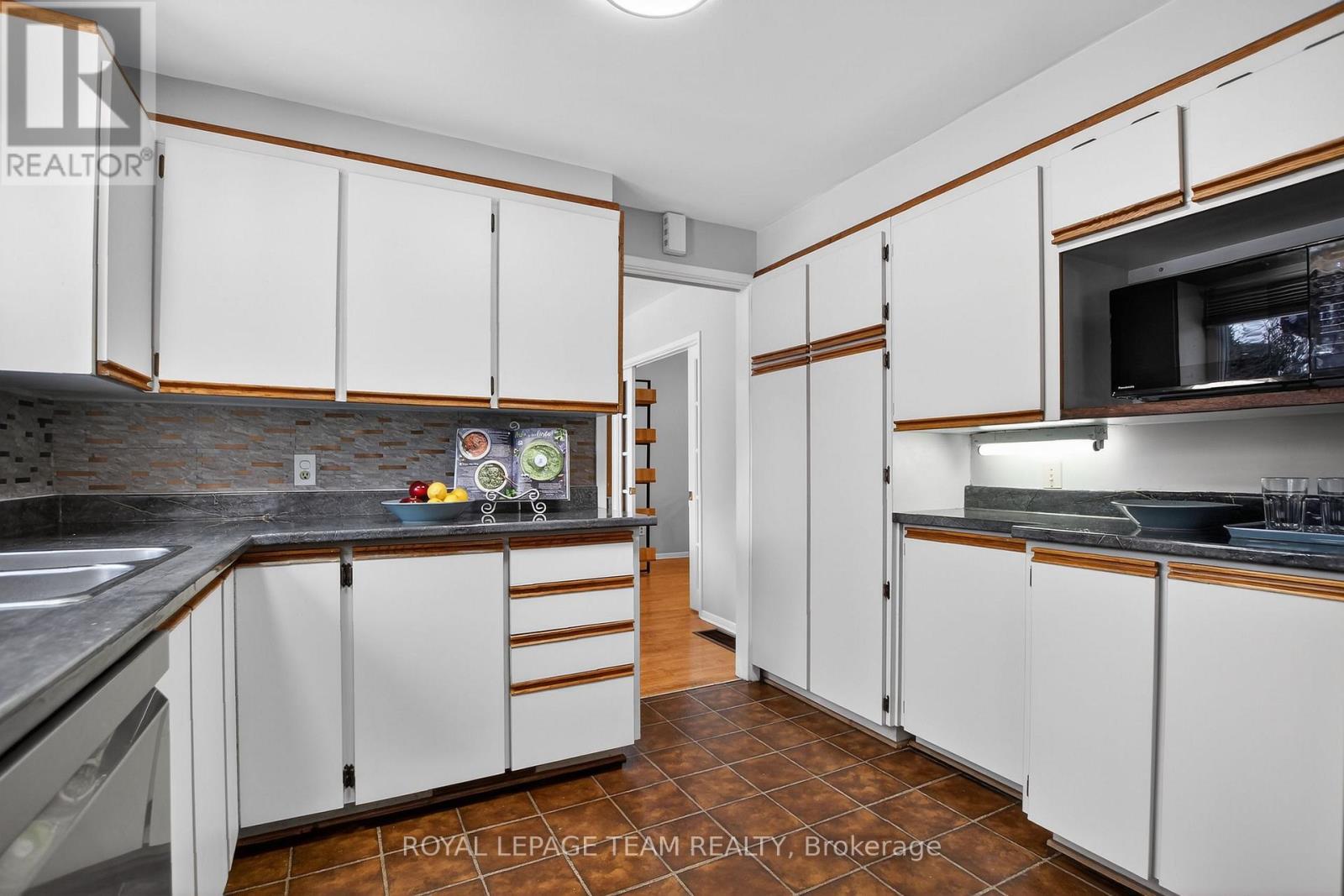 18 Pentland Crescent, Ottawa, Ontario  K2K 1V5 - Photo 15 - X12797618