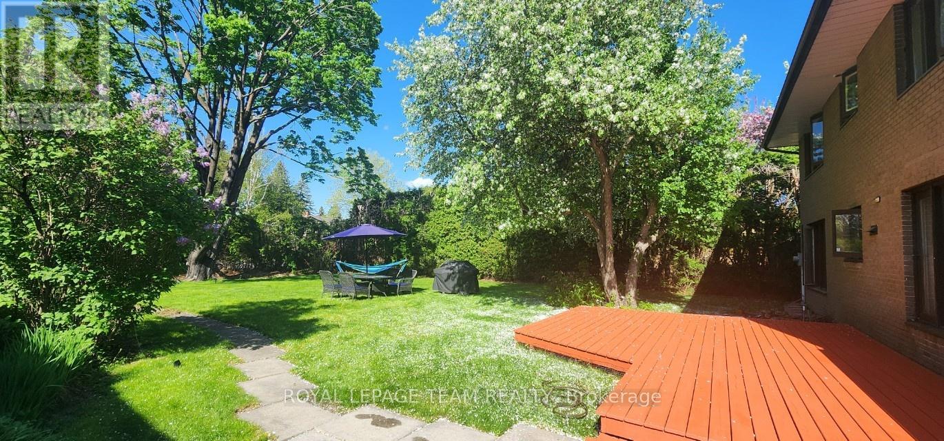 18 Pentland Crescent, Ottawa, Ontario  K2K 1V5 - Photo 2 - X12797618