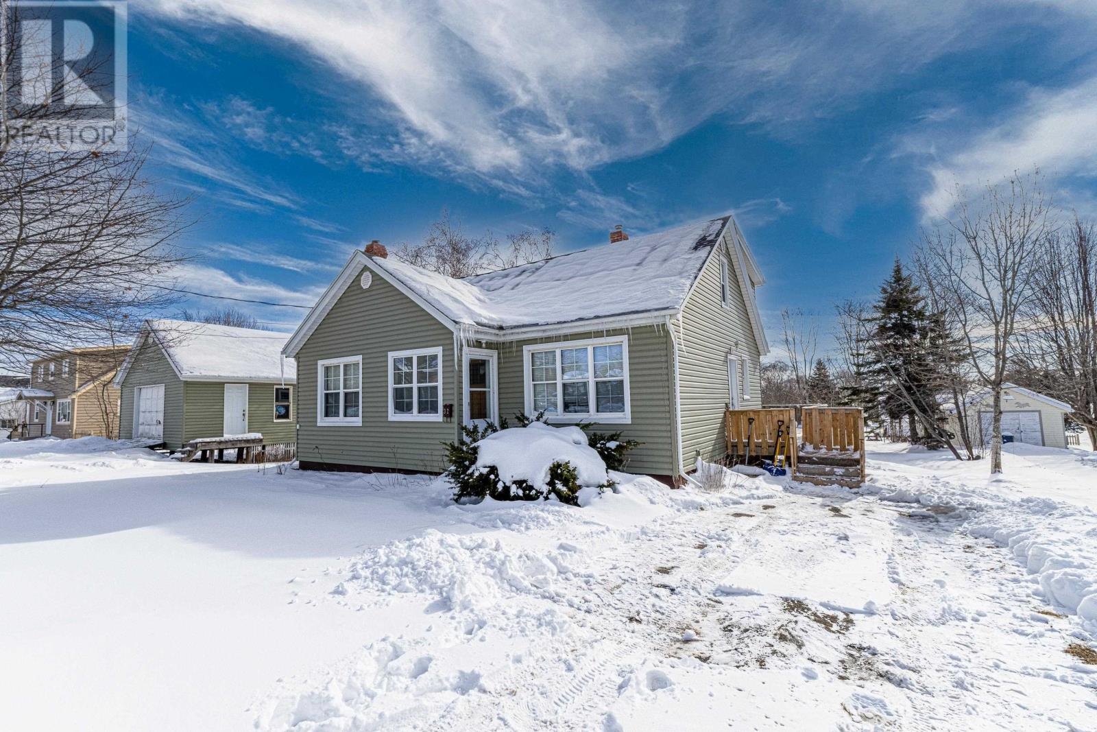 32 Confederation Street, Charlottetown, Prince Edward Island  C1A 5V4 - Photo 1 - 202602960