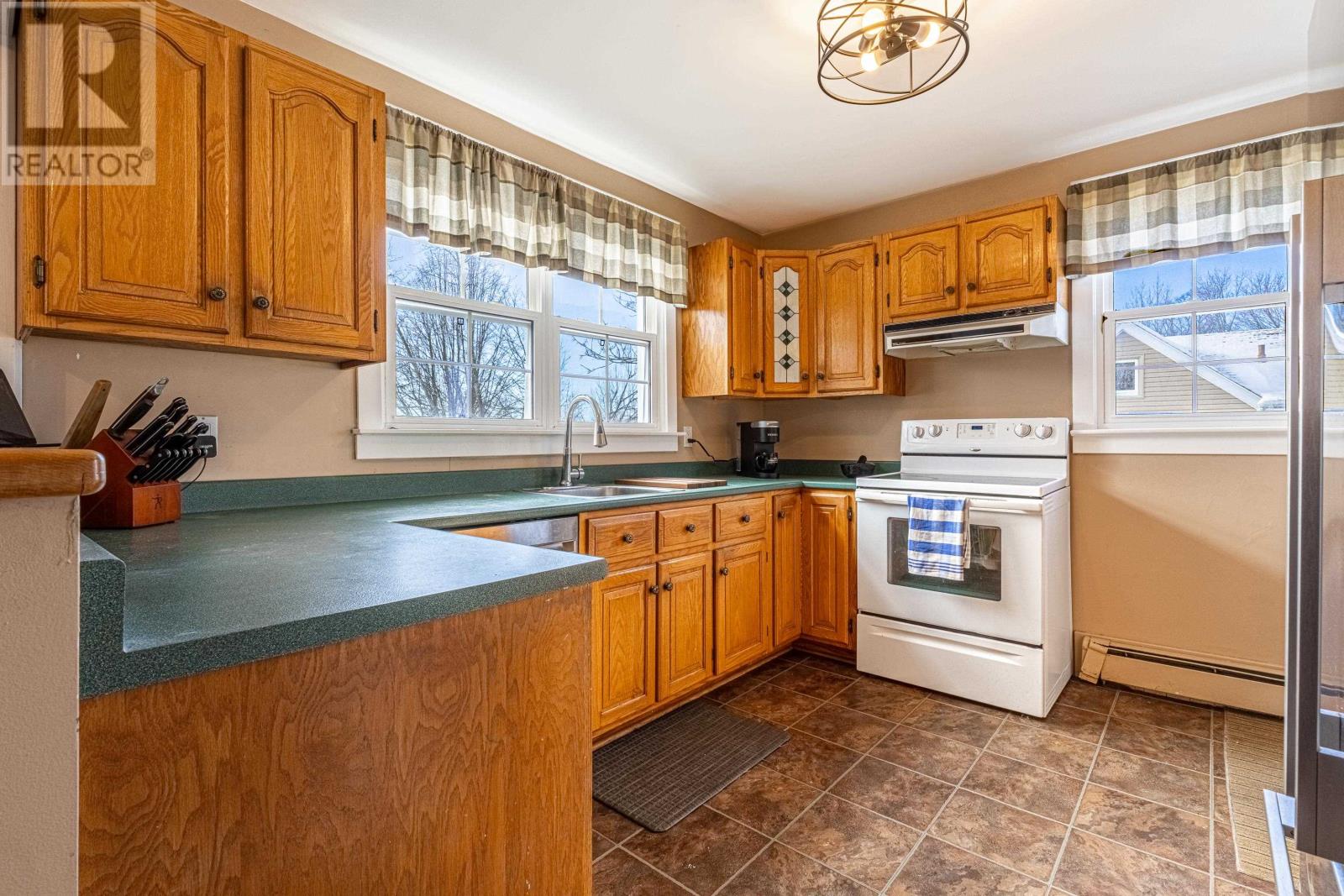 32 Confederation Street, Charlottetown, Prince Edward Island  C1A 5V4 - Photo 11 - 202602960