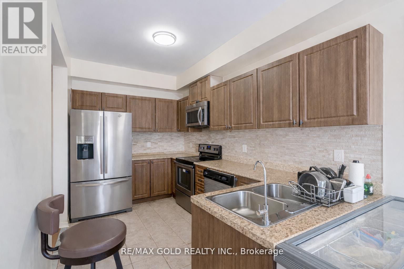 14 Gulfbrook Circle, Brampton, Ontario  L6Z 0G4 - Photo 9 - W12797120