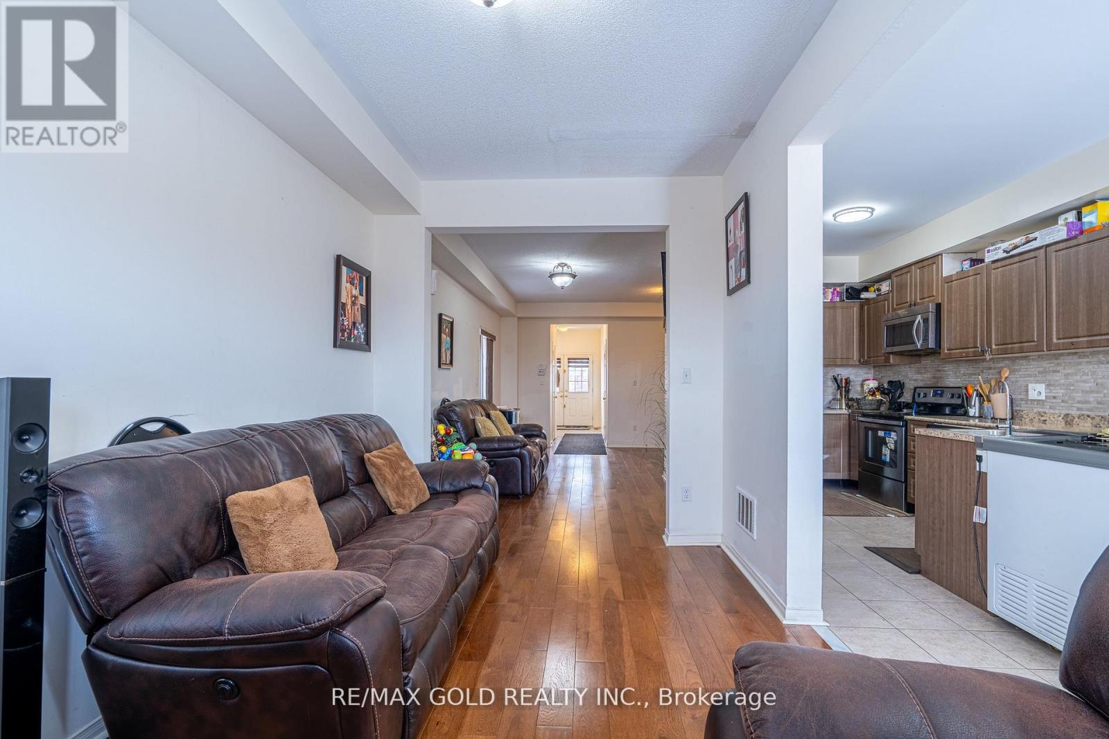 14 Gulfbrook Circle, Brampton, Ontario  L6Z 0G4 - Photo 5 - W12797120