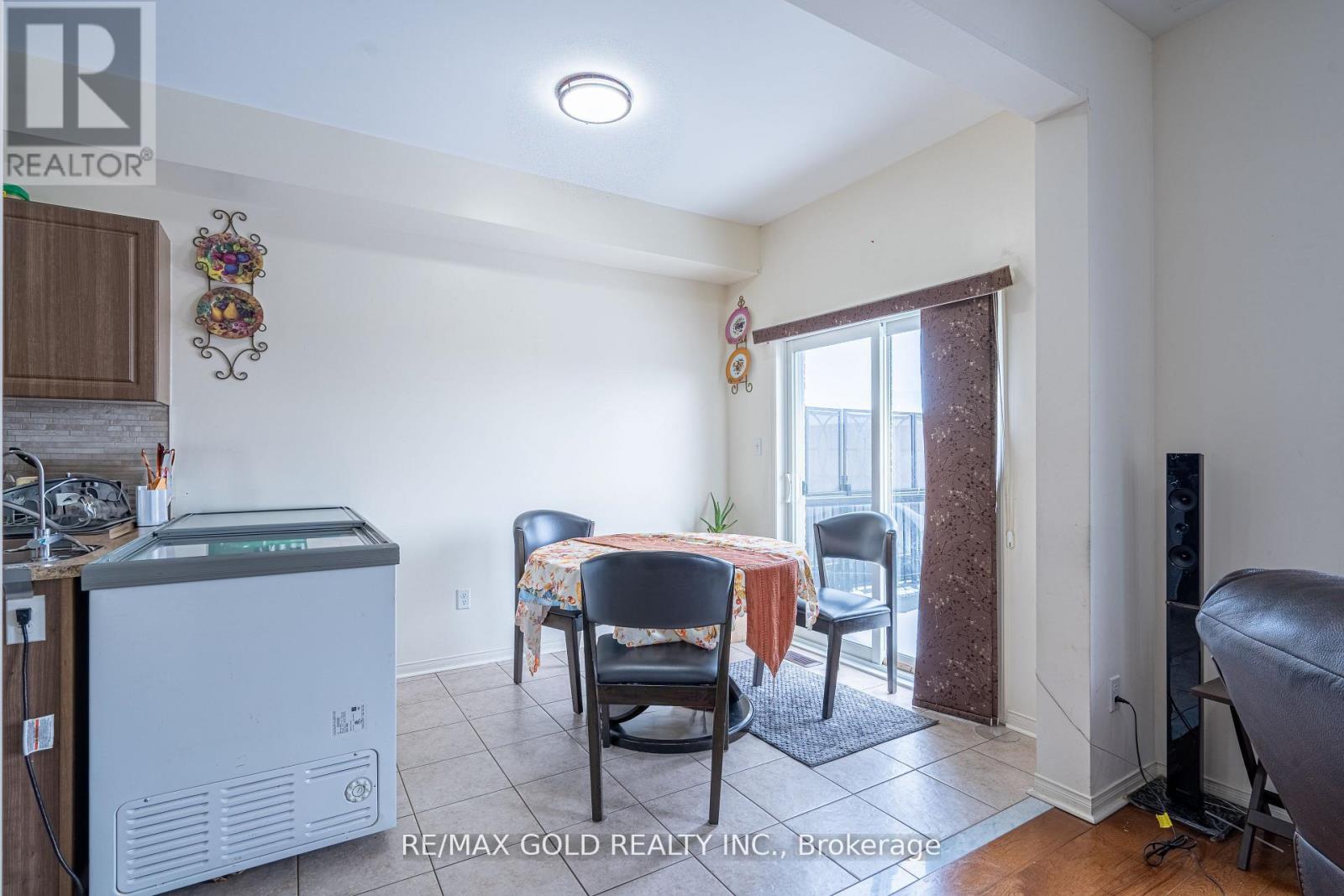 14 Gulfbrook Circle, Brampton, Ontario  L6Z 0G4 - Photo 7 - W12797120