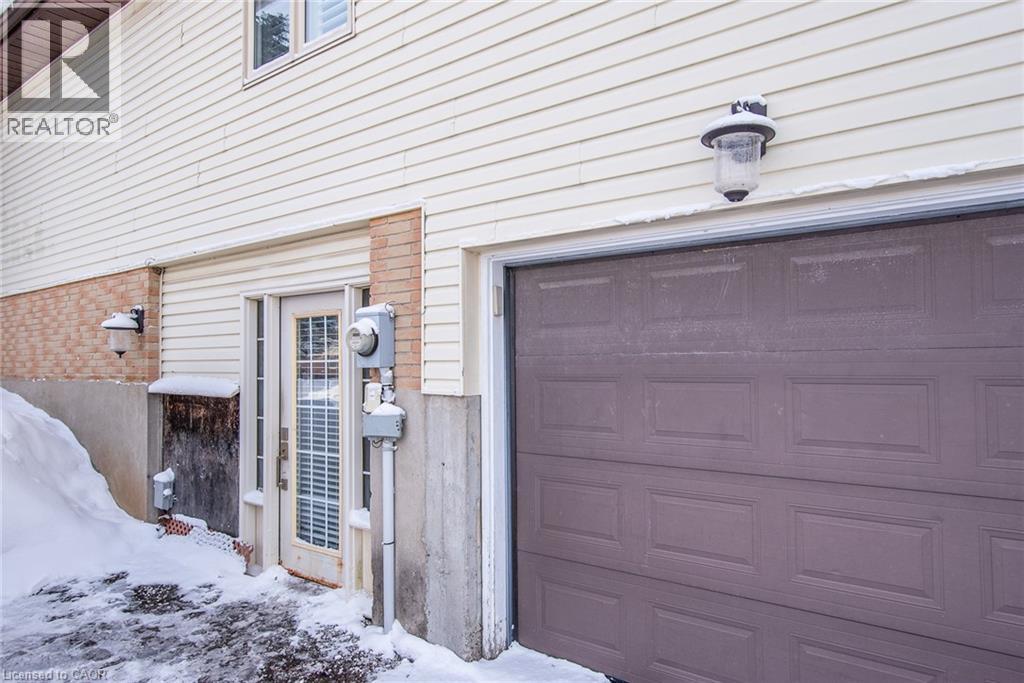216 Northlake Drive, Waterloo, Ontario  N2V 1A8 - Photo 4 - 40799869