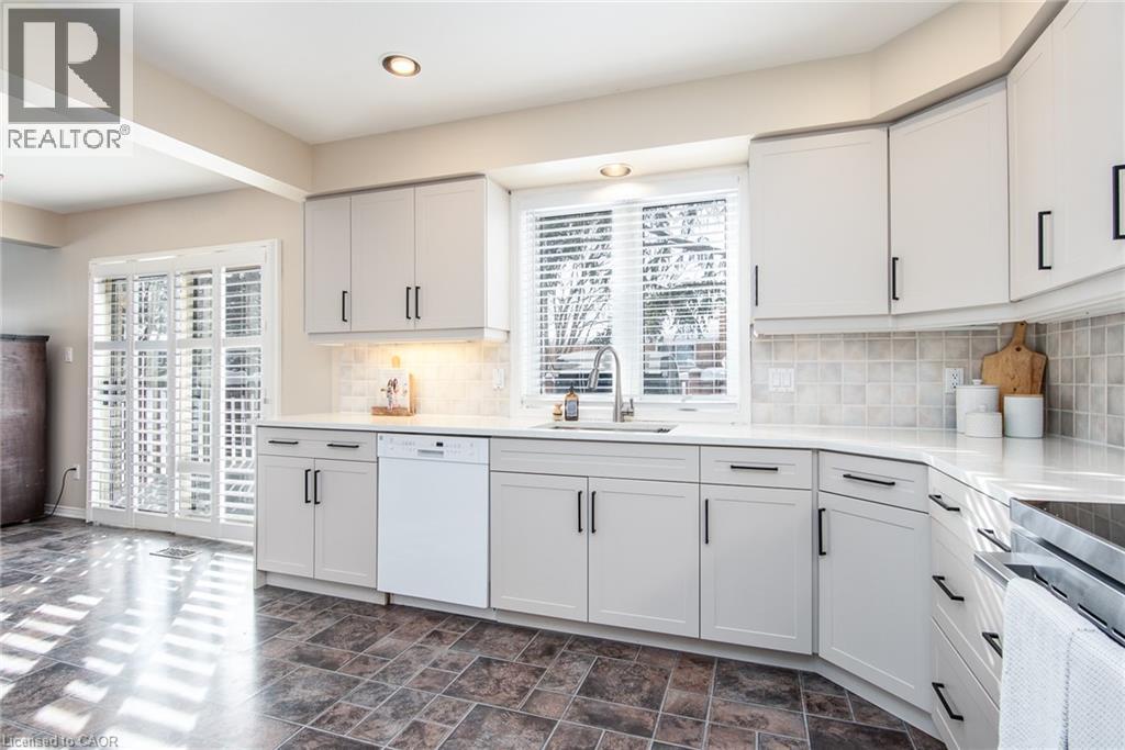 216 Northlake Drive, Waterloo, Ontario  N2V 1A8 - Photo 17 - 40799869