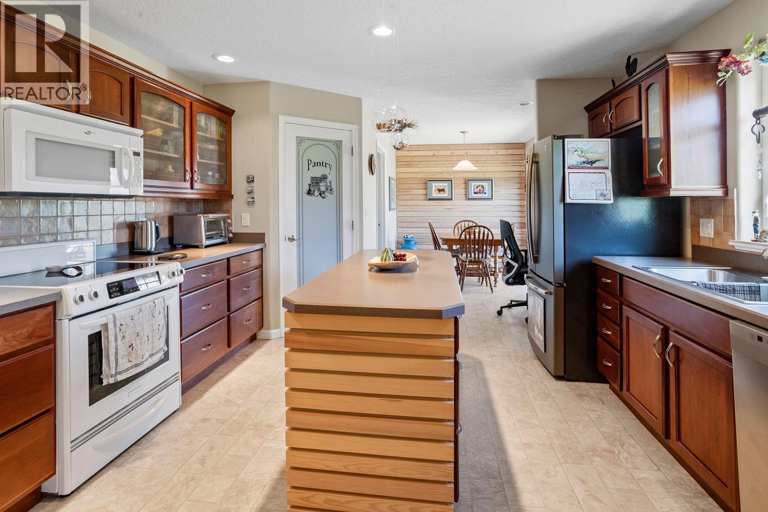 2372 20th Street, Lister, British Columbia  V0B 1G2 - Photo 6 - 10375845