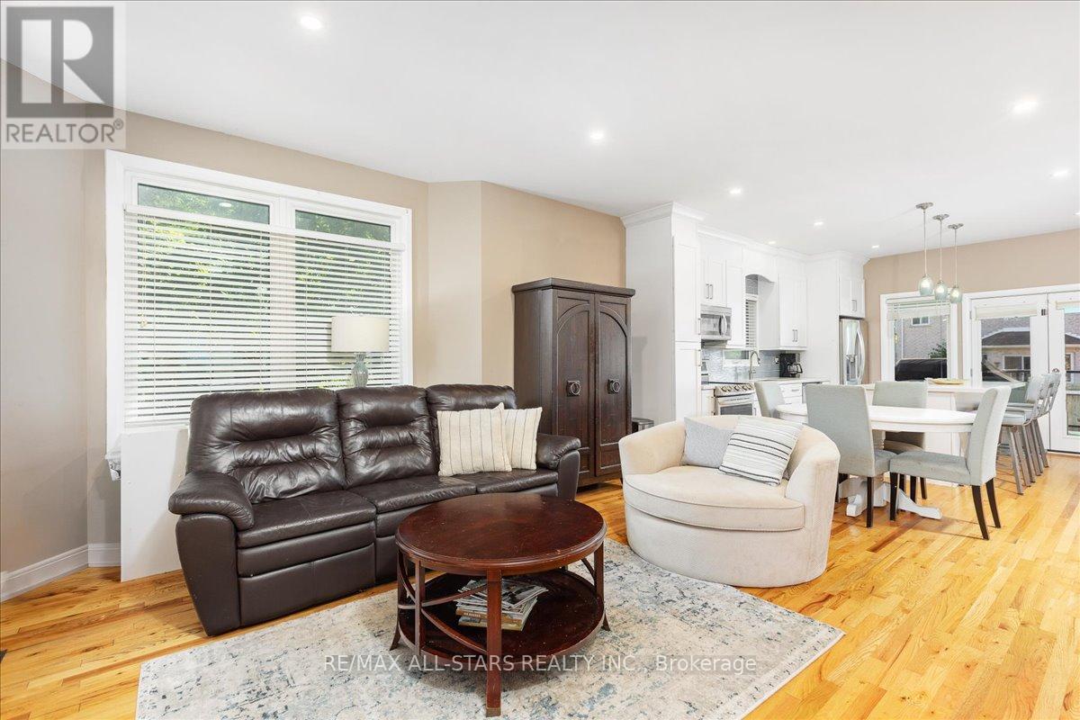 98 Bayview Avenue, Georgina, Ontario  L4P 2S9 - Photo 10 - N12797536