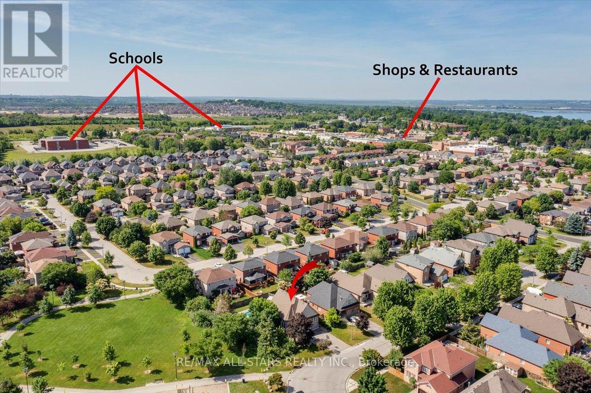 98 Bayview Avenue, Georgina, Ontario  L4P 2S9 - Photo 2 - N12797536