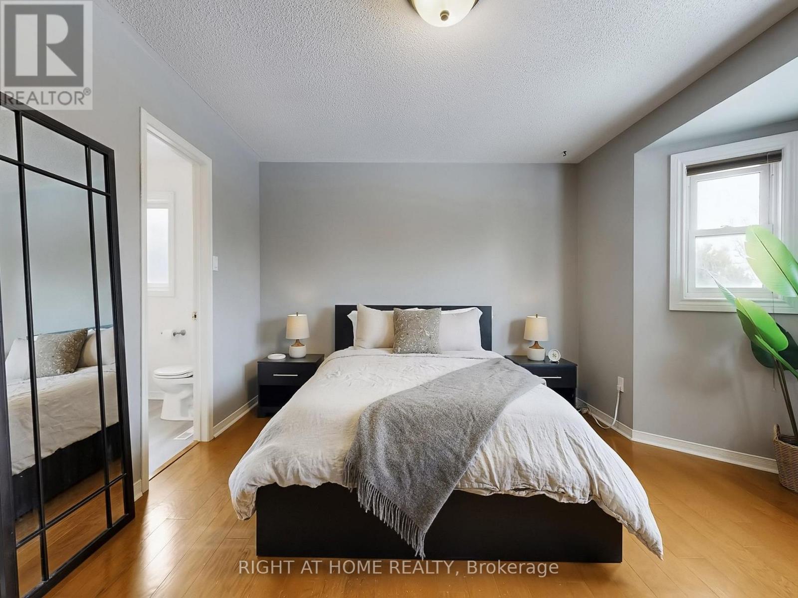 605 Willowick Drive, Newmarket, Ontario  L3X 2A9 - Photo 15 - N12797548