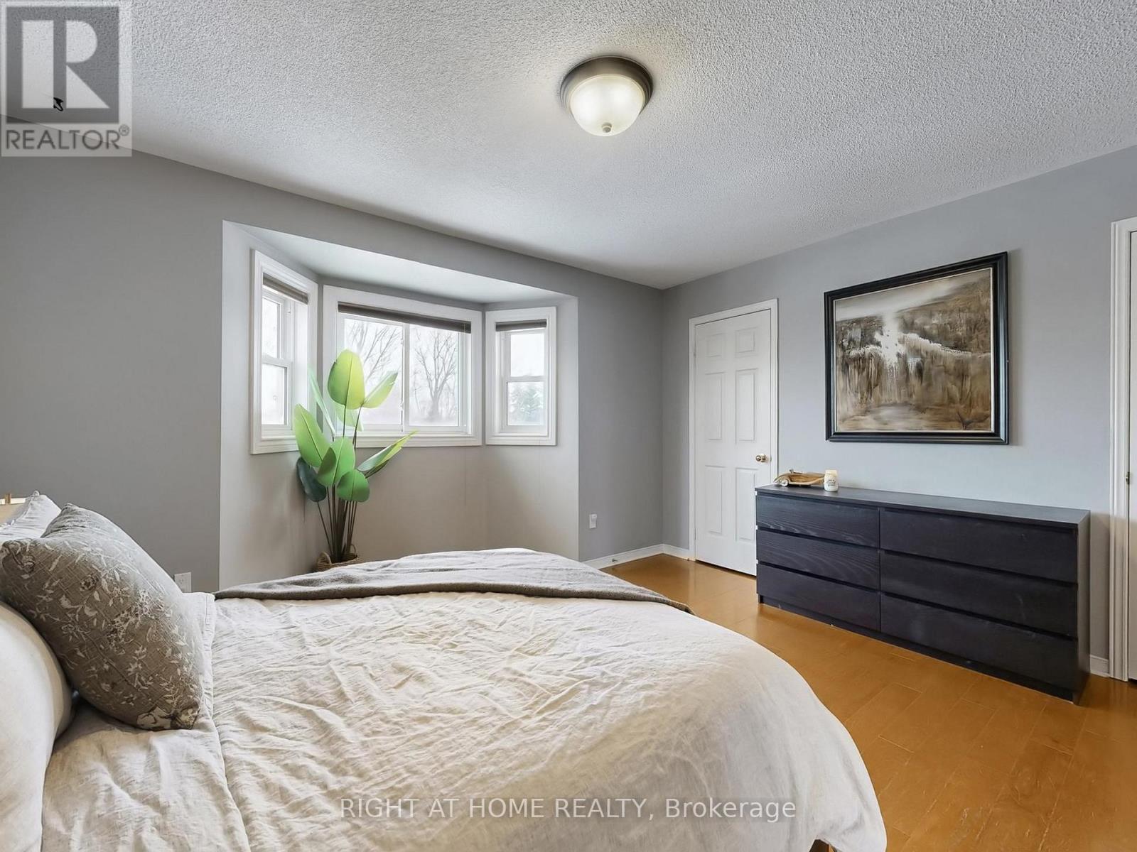 605 Willowick Drive, Newmarket, Ontario  L3X 2A9 - Photo 16 - N12797548