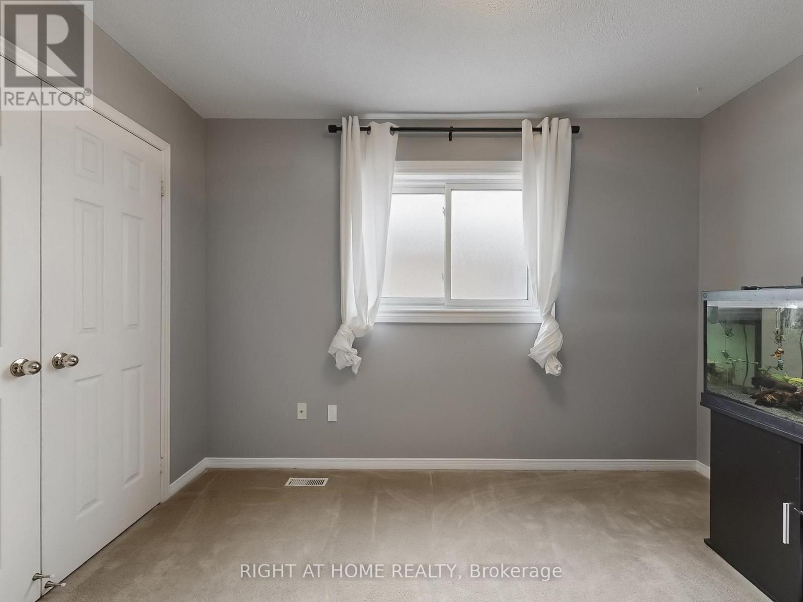 605 Willowick Drive, Newmarket, Ontario  L3X 2A9 - Photo 21 - N12797548