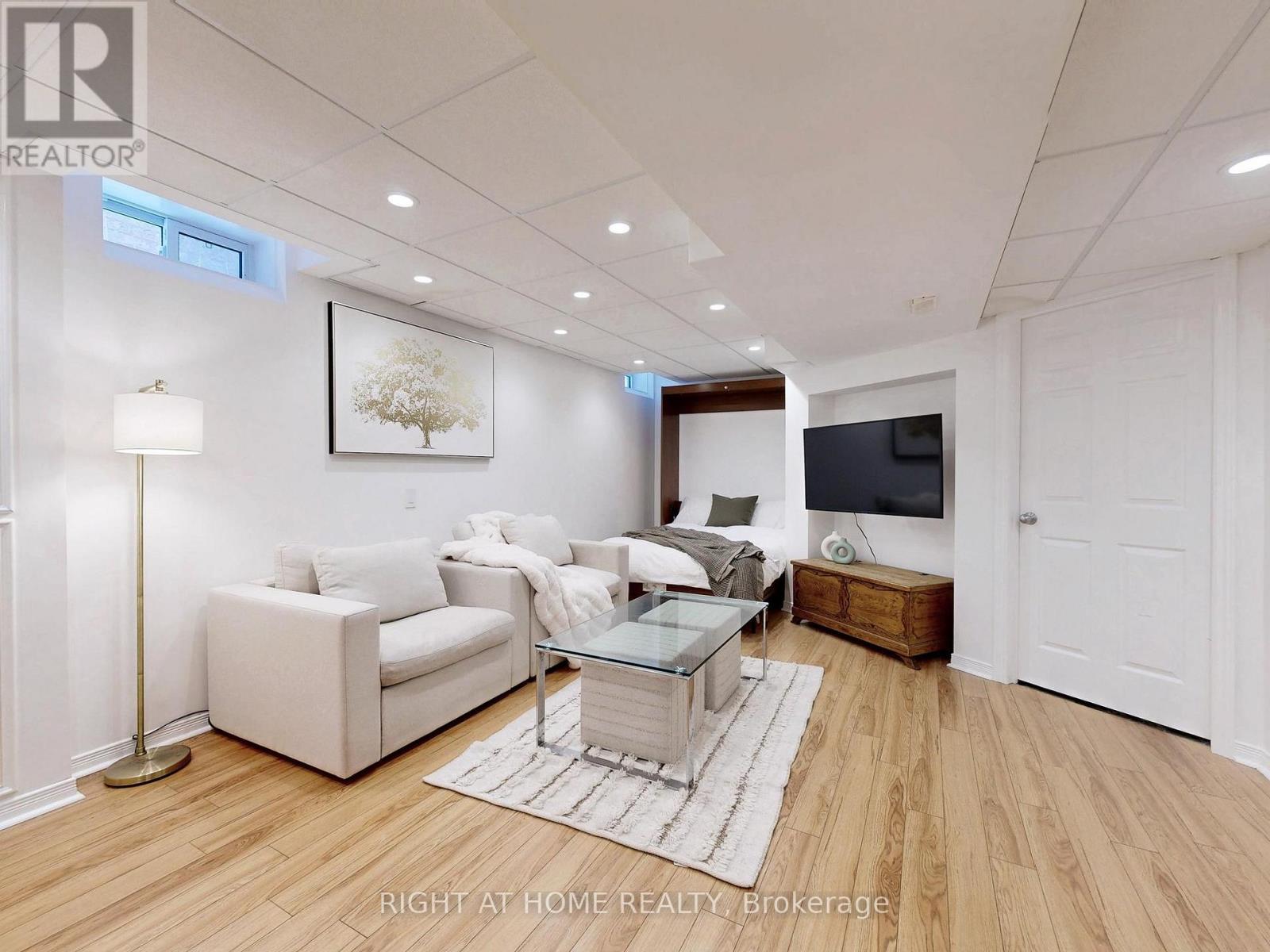 605 Willowick Drive, Newmarket, Ontario  L3X 2A9 - Photo 28 - N12797548