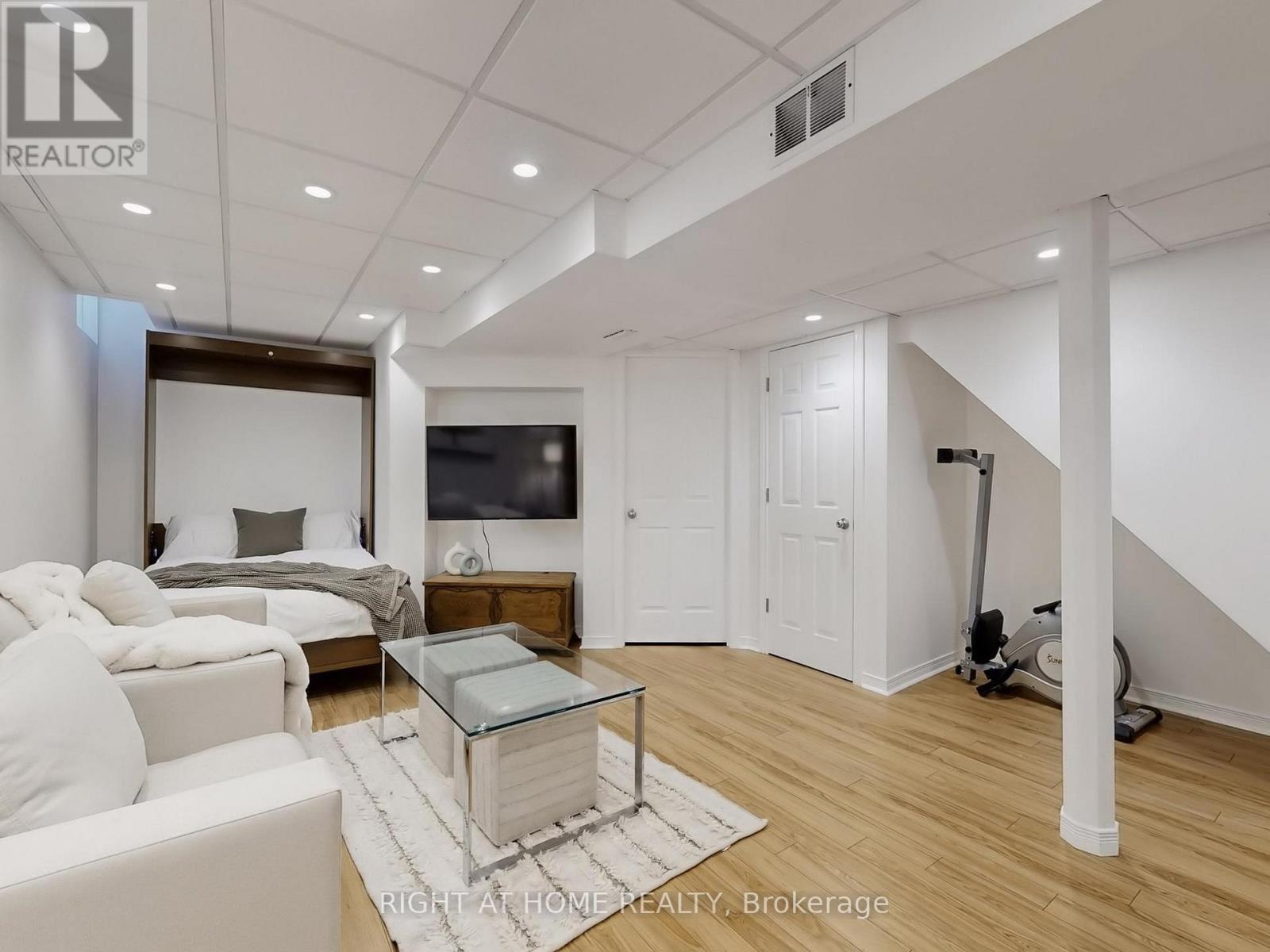 605 Willowick Drive, Newmarket, Ontario  L3X 2A9 - Photo 29 - N12797548