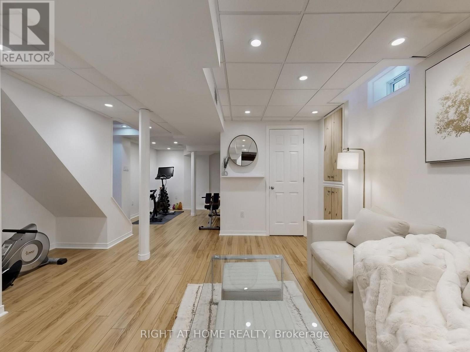 605 Willowick Drive, Newmarket, Ontario  L3X 2A9 - Photo 31 - N12797548