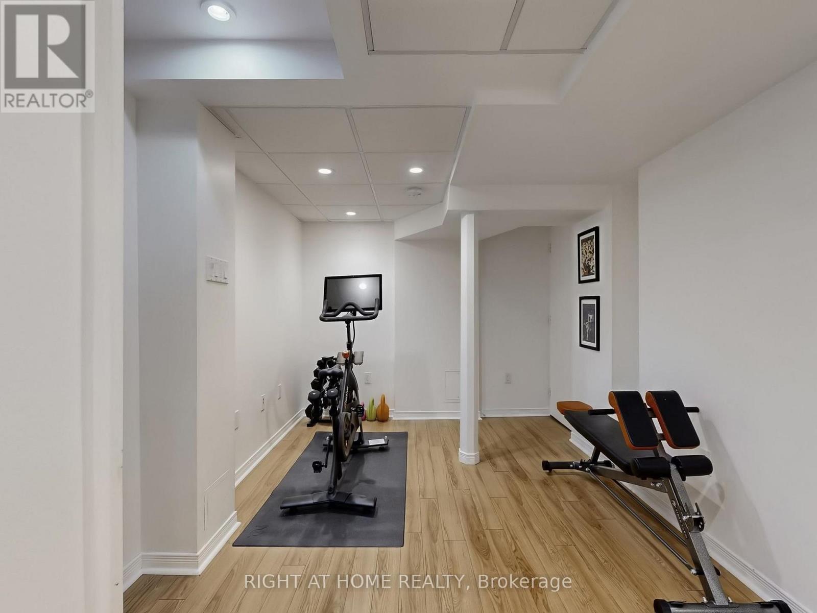 605 Willowick Drive, Newmarket, Ontario  L3X 2A9 - Photo 32 - N12797548