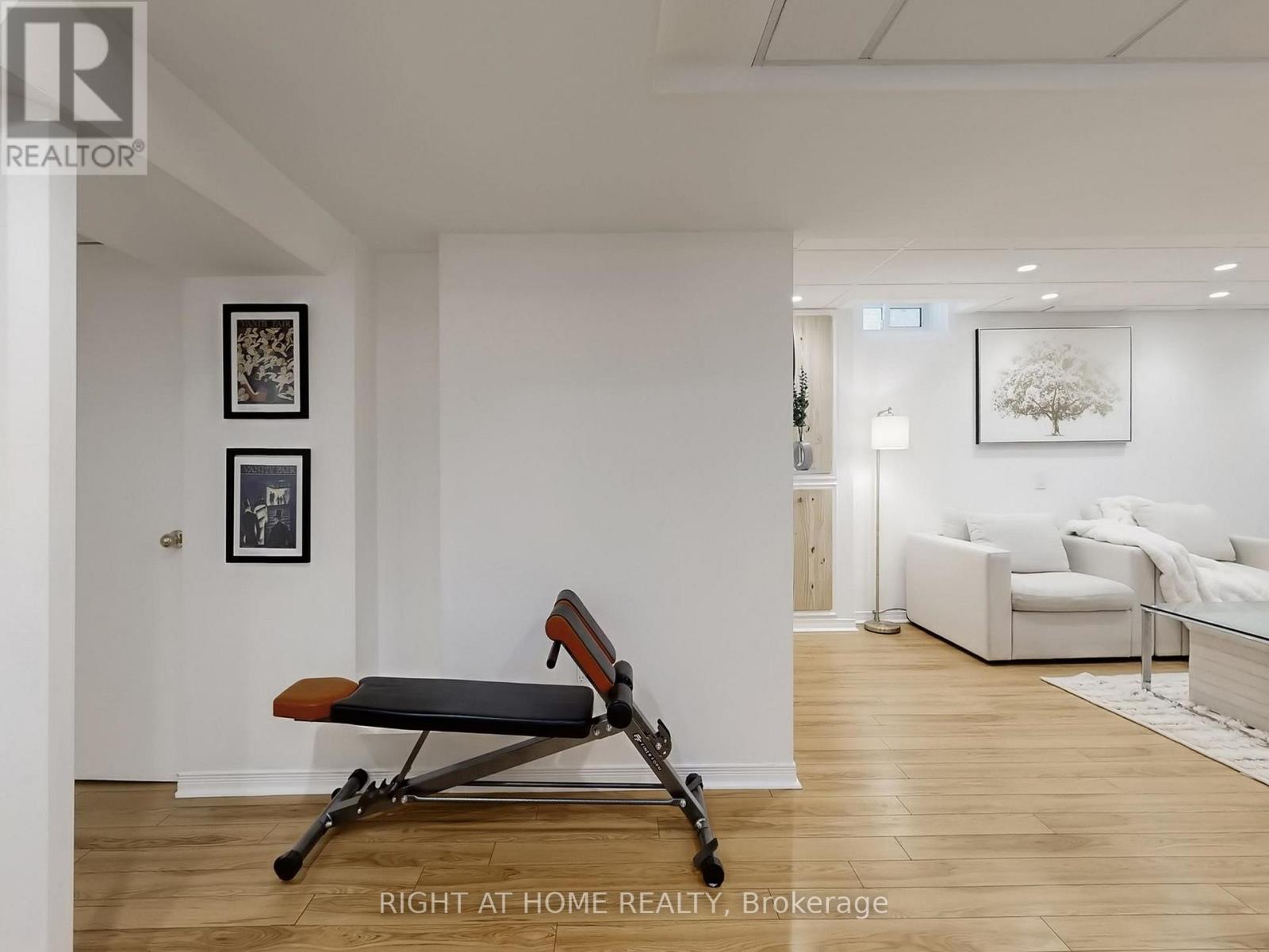 605 Willowick Drive, Newmarket, Ontario  L3X 2A9 - Photo 33 - N12797548