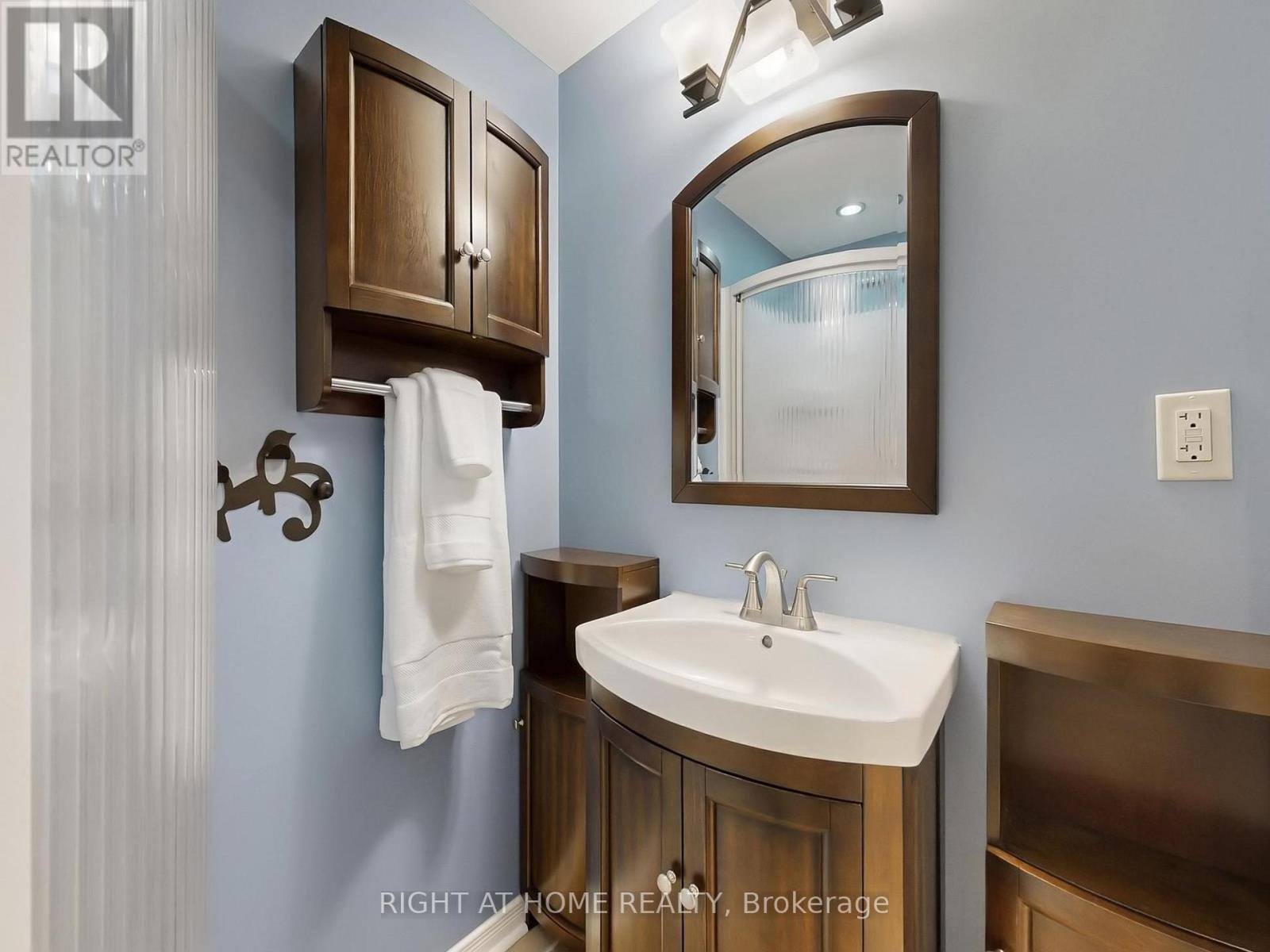 605 Willowick Drive, Newmarket, Ontario  L3X 2A9 - Photo 34 - N12797548