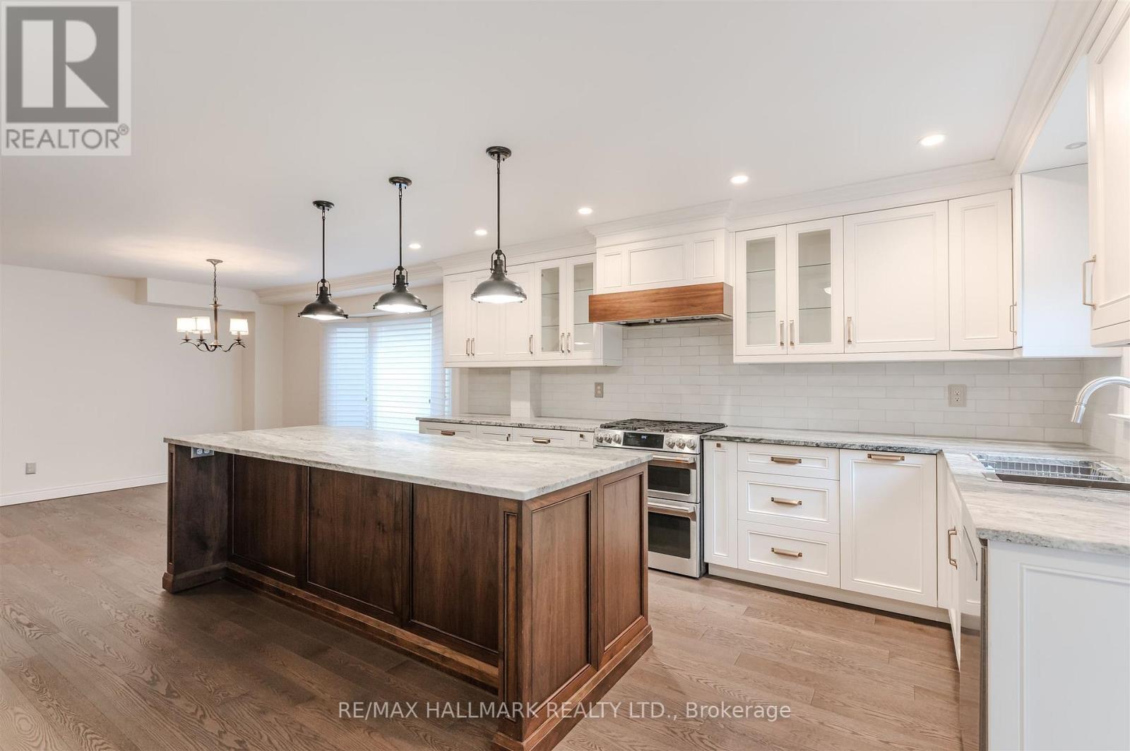 145 Old Surrey Lane, Richmond Hill, Ontario  L4C 6R9 - Photo 12 - N12797550