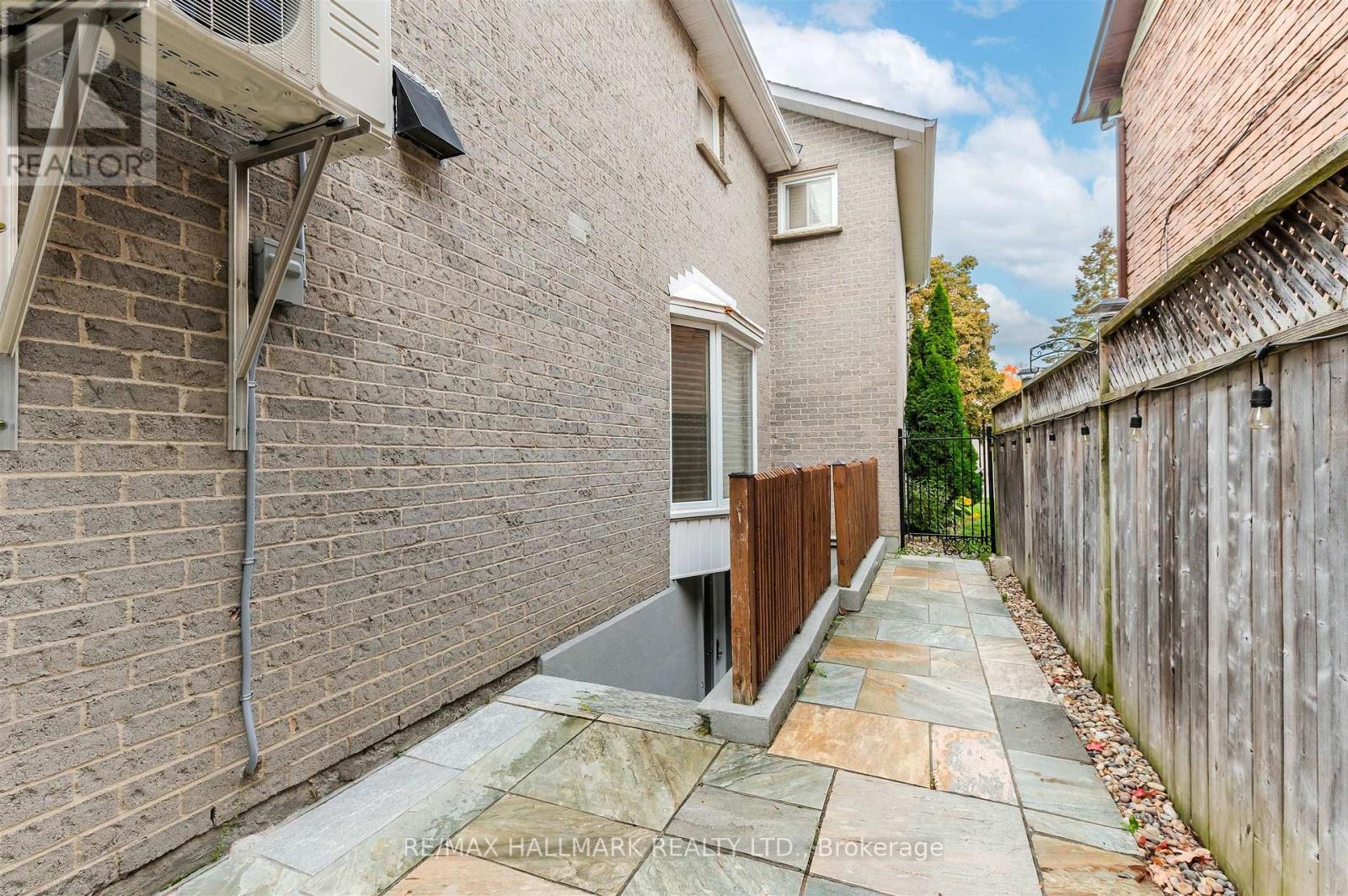 145 Old Surrey Lane, Richmond Hill, Ontario  L4C 6R9 - Photo 41 - N12797550