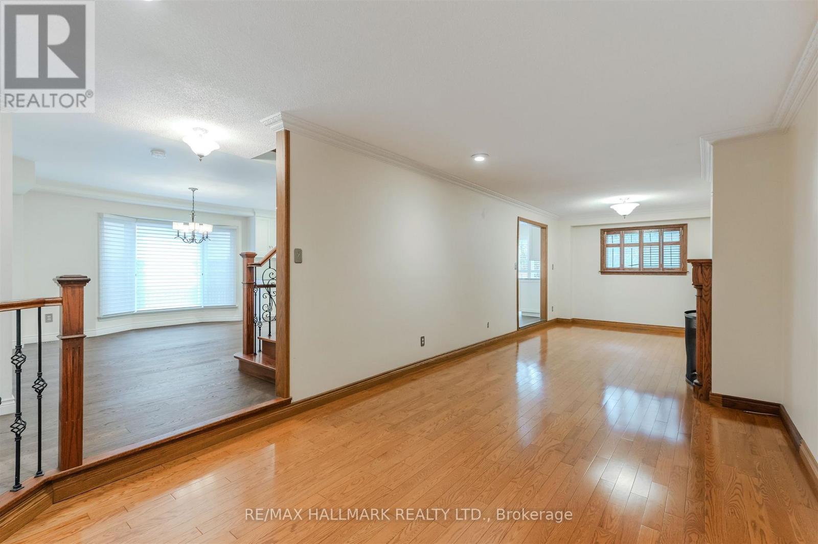 145 Old Surrey Lane, Richmond Hill, Ontario  L4C 6R9 - Photo 5 - N12797550