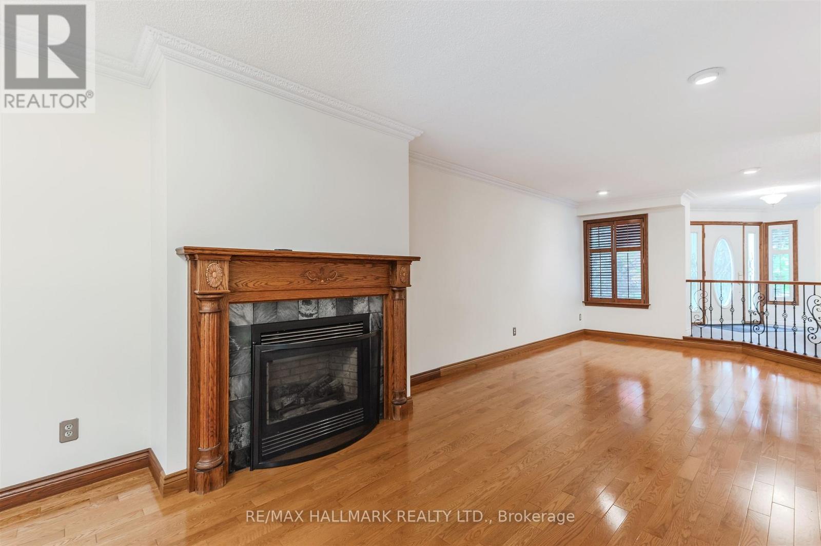 145 Old Surrey Lane, Richmond Hill, Ontario  L4C 6R9 - Photo 7 - N12797550