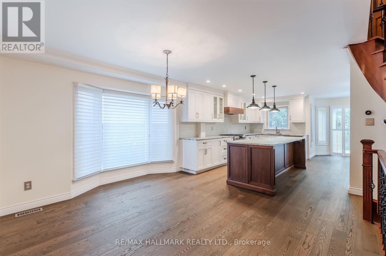 145 Old Surrey Lane, Richmond Hill, Ontario  L4C 6R9 - Photo 9 - N12797550