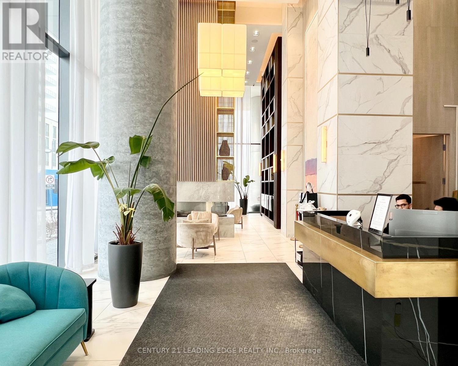 302 - 950 Portage Parkway, Vaughan, Ontario  L4K 0J7 - Photo 2 - N12797564