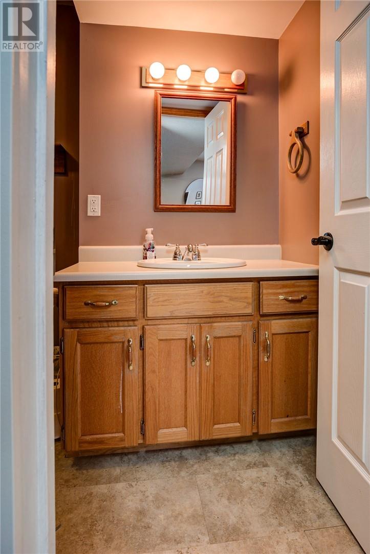 64 N Prevost Street, Azilda, Ontario  P0M 1B0 - Photo 11 - 2126360