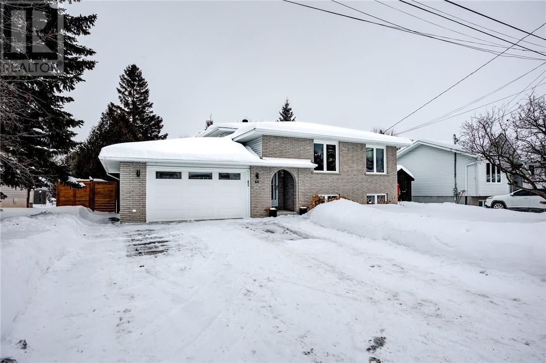 64 N Prevost Street, Azilda, Ontario  P0M 1B0 - Photo 3 - 2126360