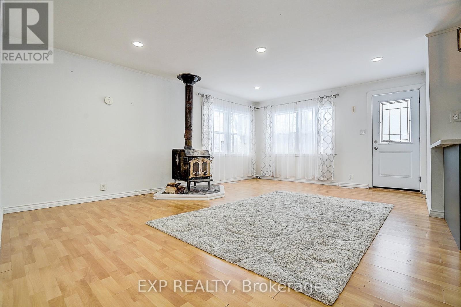 31 Ridge Avenue, Ramara, Ontario  L0K 1B0 - Photo 8 - S12797588