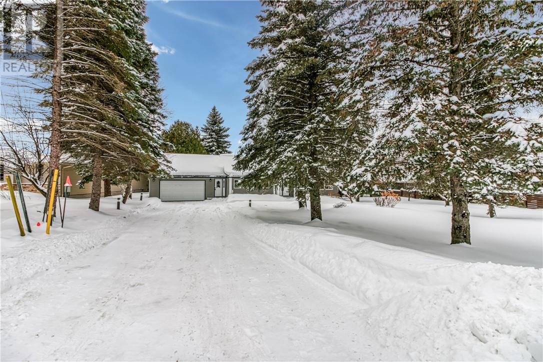 647 Kirkwood Drive, Sudbury, Ontario  P3E 6J6 - Photo 2 - 2126453