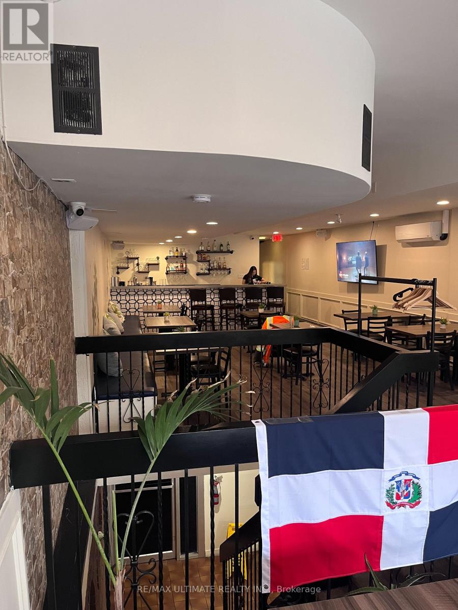 1157 St Clair Avenue W, Toronto, Ontario  M6E 1B2 - Photo 4 - W12797532