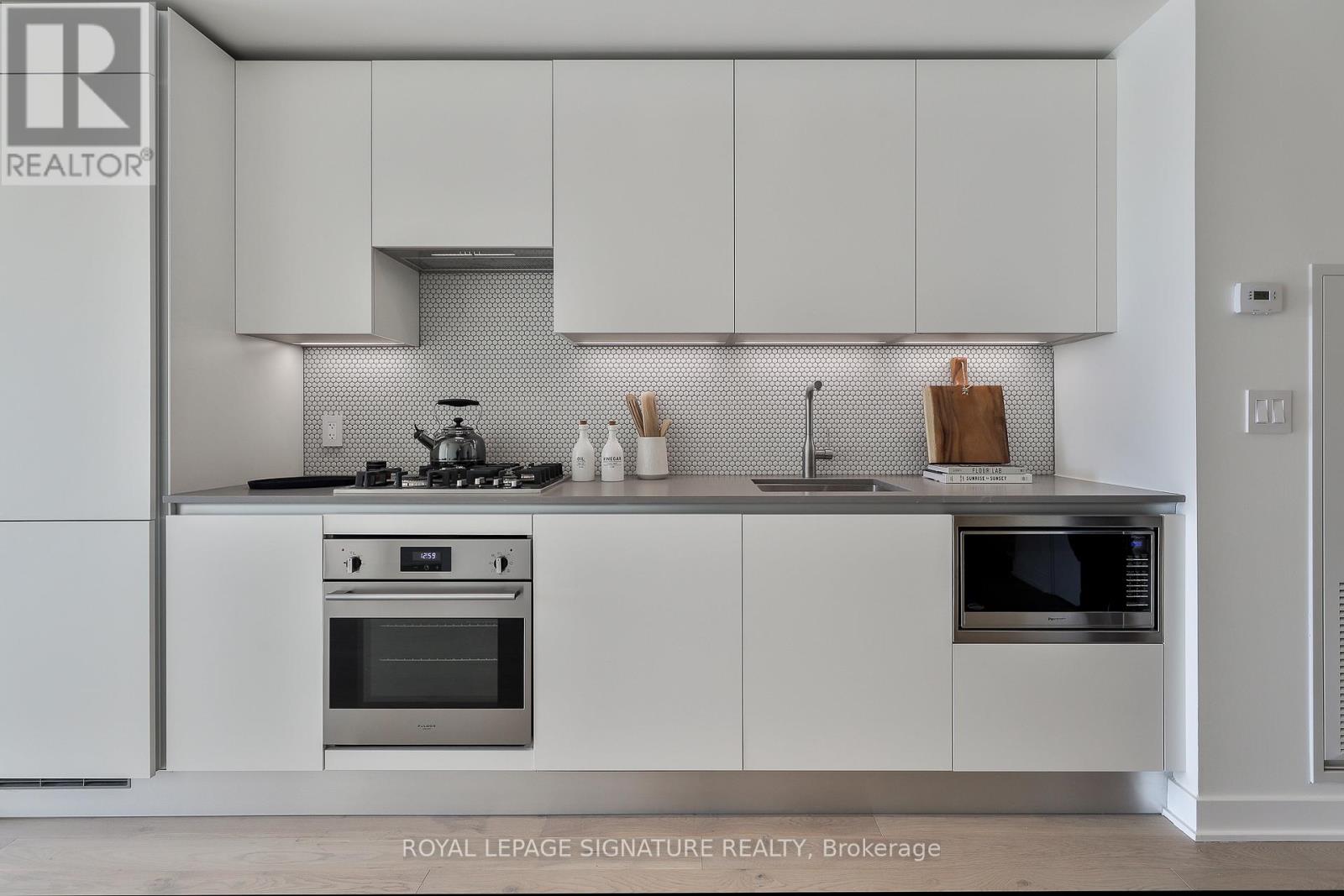 501 - 2720 Dundas Street W, Toronto, Ontario  M6P 1Y2 - Photo 7 - W12797574