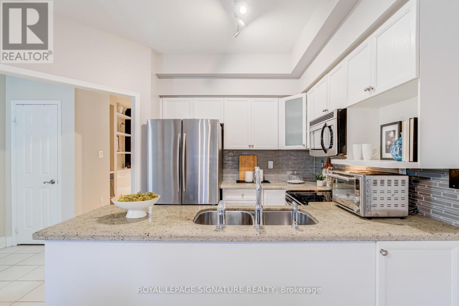 97 Harbourview Crescent, Toronto, Ontario  M8V 4A9 - Photo 5 - W12797608