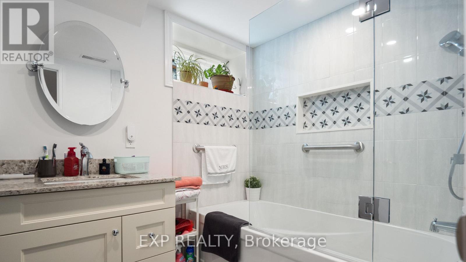 1032 Cedarwood Place, Burlington, Ontario  L7T 3J3 - Photo 14 - W12797616