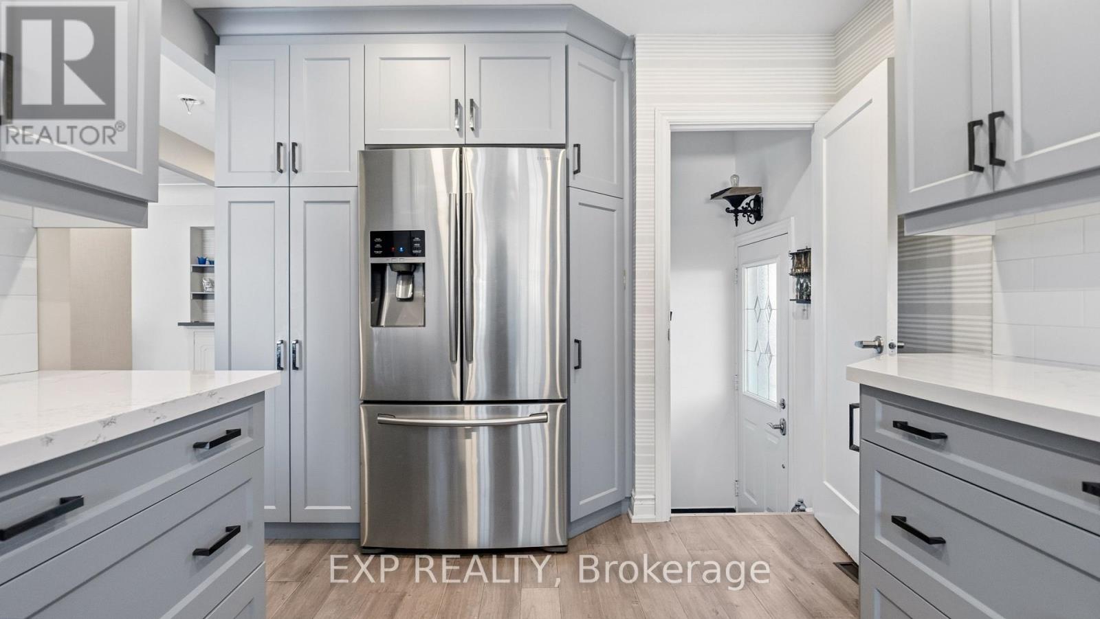 1032 Cedarwood Place, Burlington, Ontario  L7T 3J3 - Photo 5 - W12797616