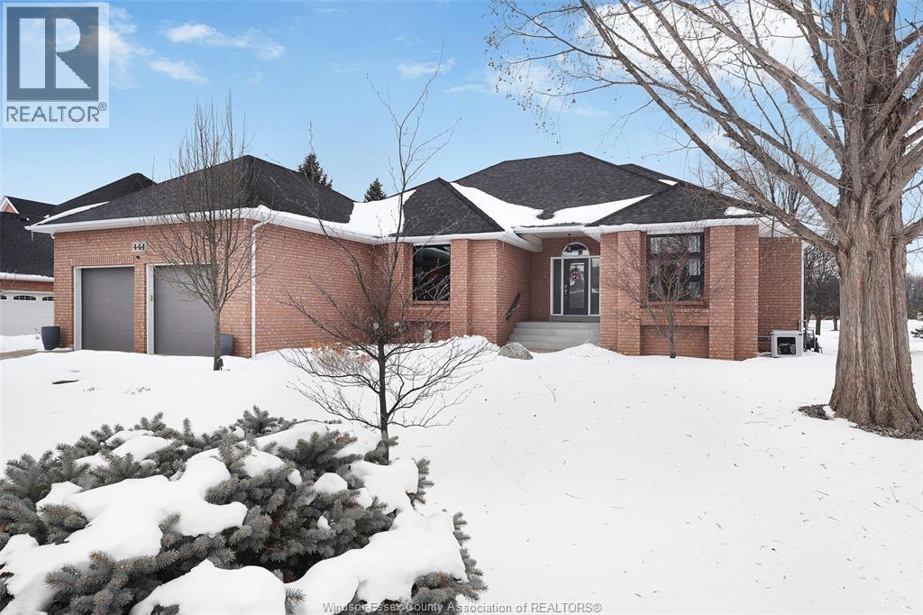 MLS# 26002965: 444 CHAMBERS, Lakeshore, Canada