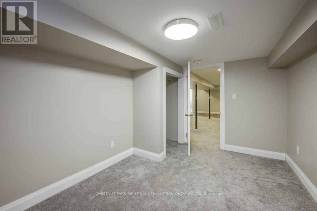 243 King Street E, Ingersoll, Ontario  N5C 1H4 - Photo 32 - X12797624