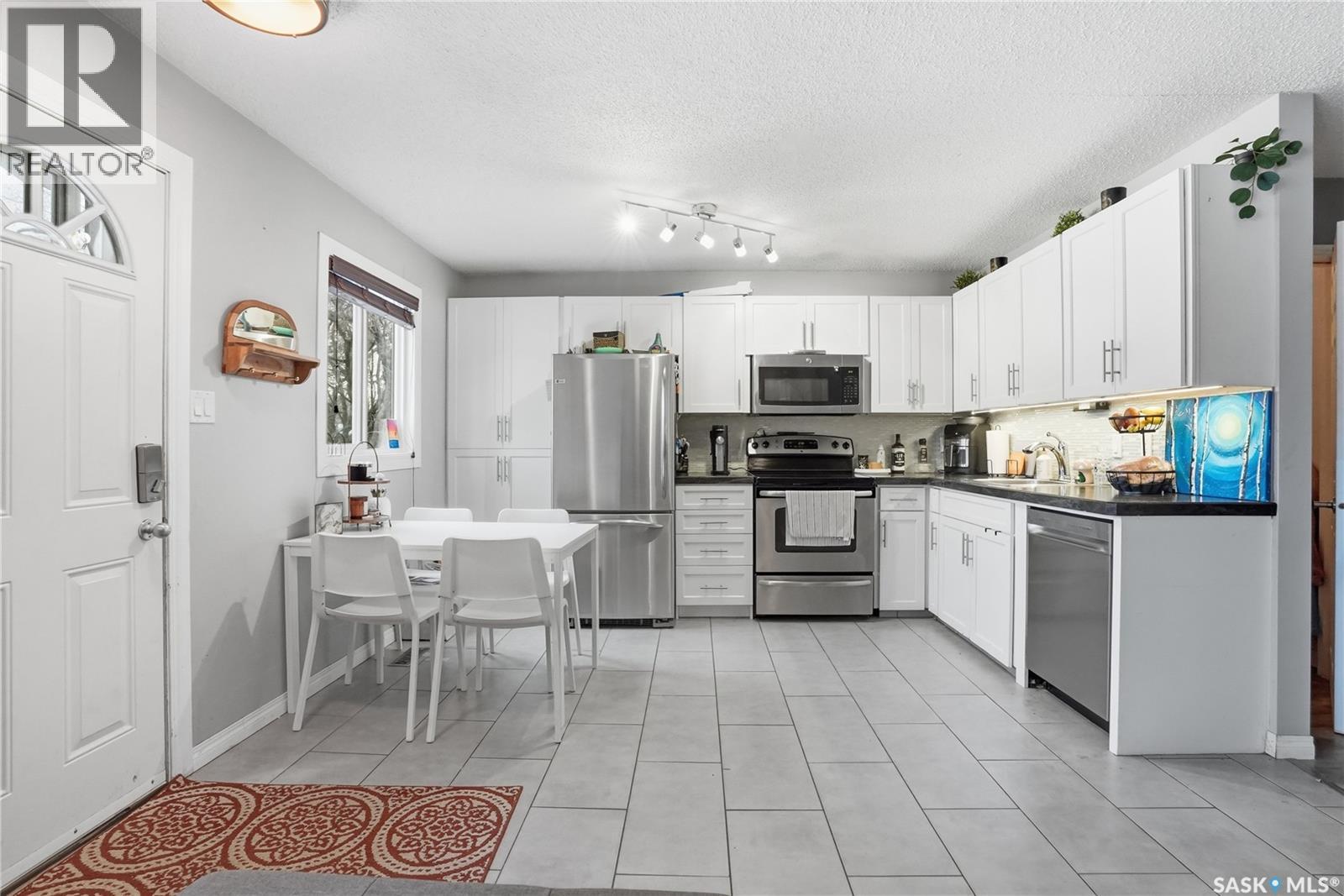 210 113th Street W, Saskatoon, Saskatchewan  S7N 2L1 - Photo 4 - SK028763