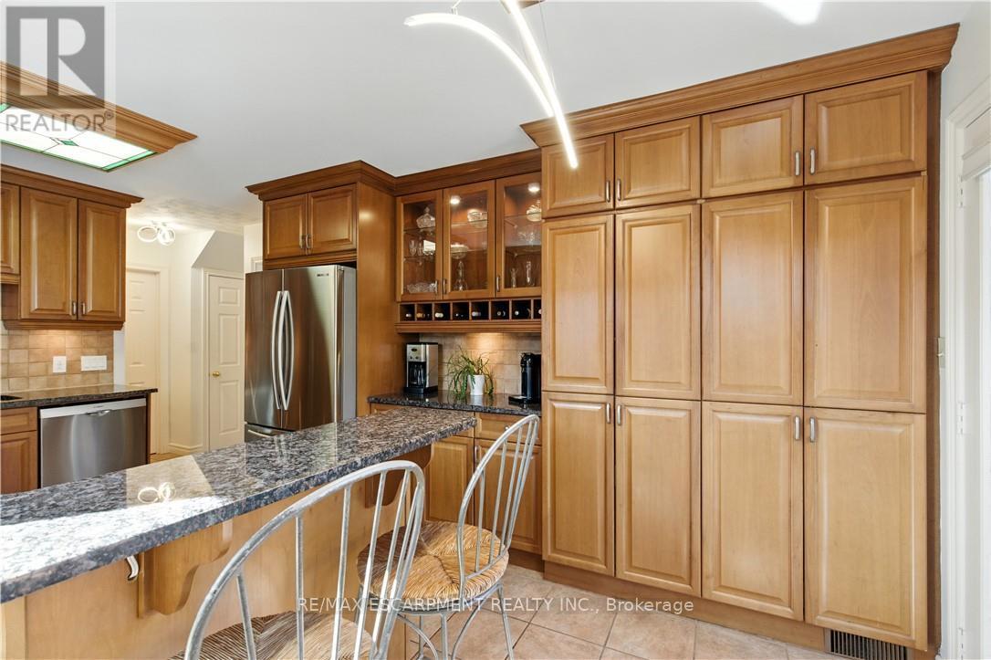 10 Shadowdale Drive, Hamilton, Ontario  L8E 5E7 - Photo 21 - X12413010