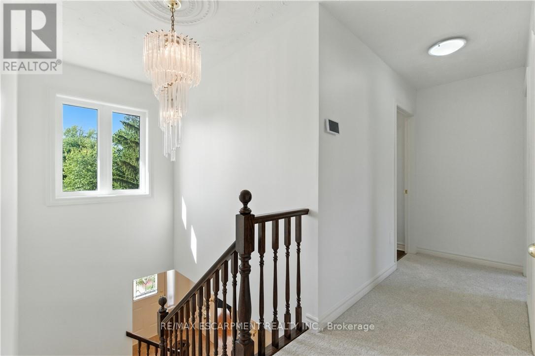 10 Shadowdale Drive, Hamilton, Ontario  L8E 5E7 - Photo 23 - X12413010