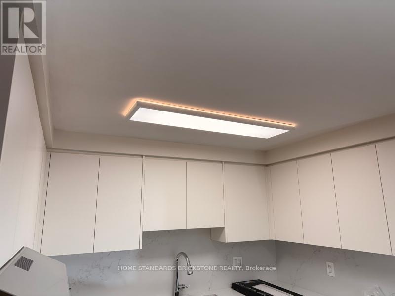 10 - 700 Erinbrook Drive, Kitchener, Ontario  N2E 2S7 - Photo 8 - X12708122