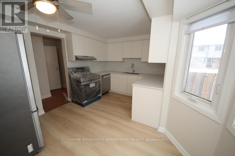 10 - 700 Erinbrook Drive, Kitchener, Ontario  N2E 2S7 - Photo 14 - X12708122