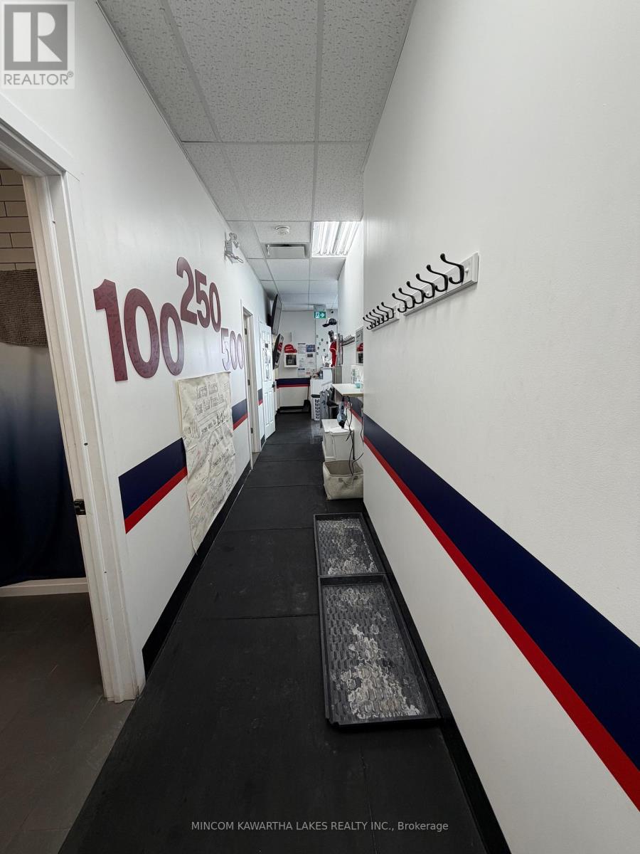 11 & 12 - 550 Lansdowne Street W, Peterborough (Town Ward 3), Ontario  K9J 8J8 - Photo 6 - X12797840