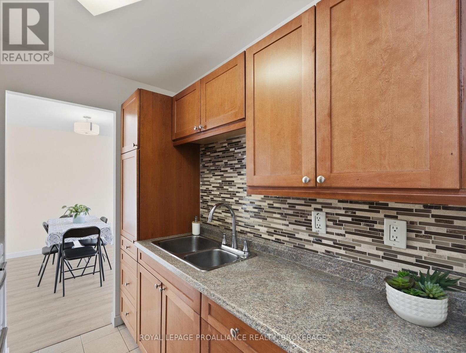 207 - 334 Queen Mary Road, Kingston (West Of Sir John A. Blvd), Ontario  K7M 7E7 - Photo 10 - X12797818