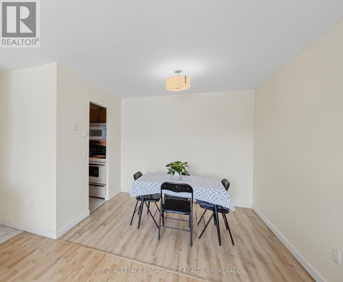 207 - 334 Queen Mary Road, Kingston (West Of Sir John A. Blvd), Ontario  K7M 7E7 - Photo 8 - X12797818