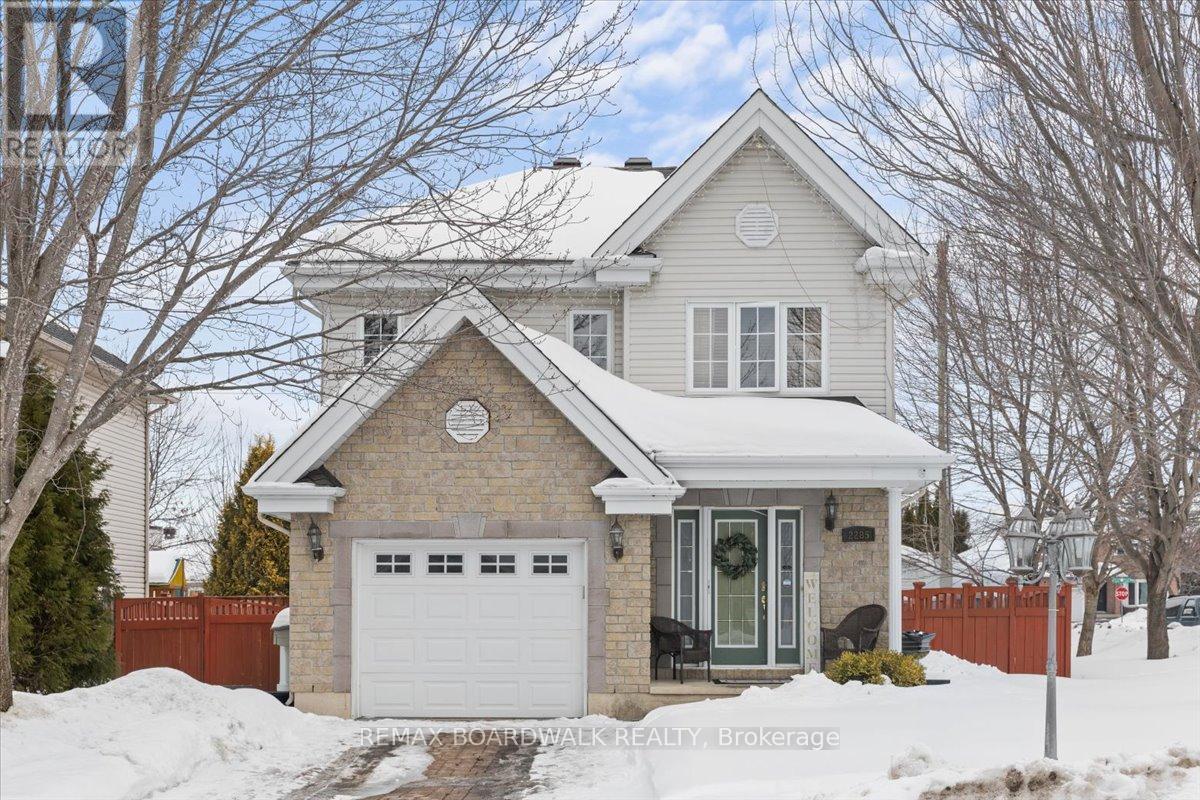 <div class="slider-price">$500,000</div><p>2285 Cecile Crescent, Clarence-Rockland, Ontario</p>