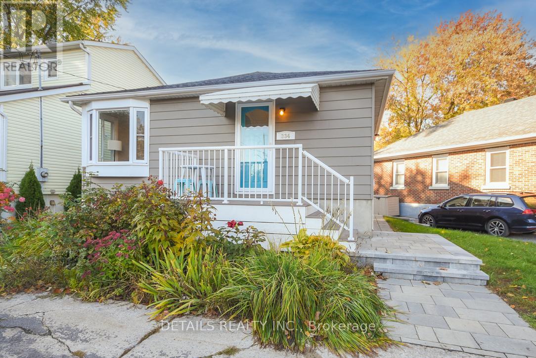 <div class="slider-price">$3,550 Monthly</div><p>334 Rockhurst Avenue, Ottawa, Ontario</p>