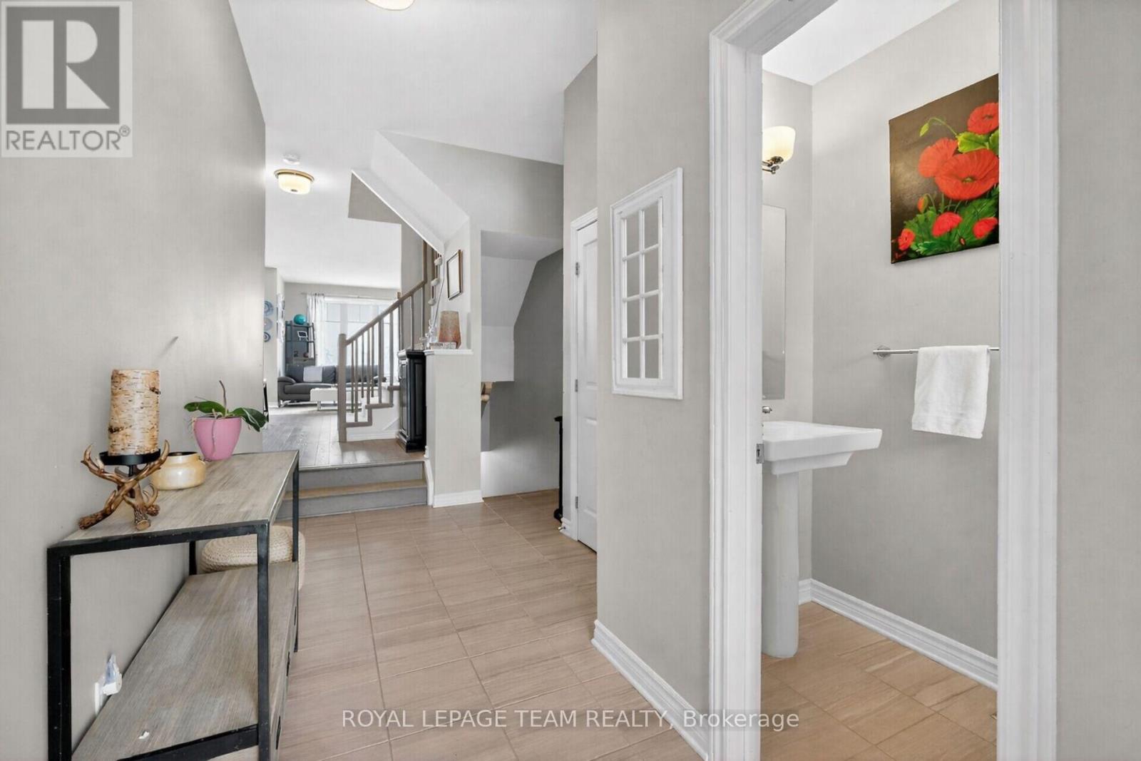 829 Miikana Road, Ottawa, Ontario  K1X 0G5 - Photo 2 - X12797920